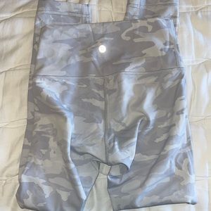 Camo Wunder Under Hi Rise.